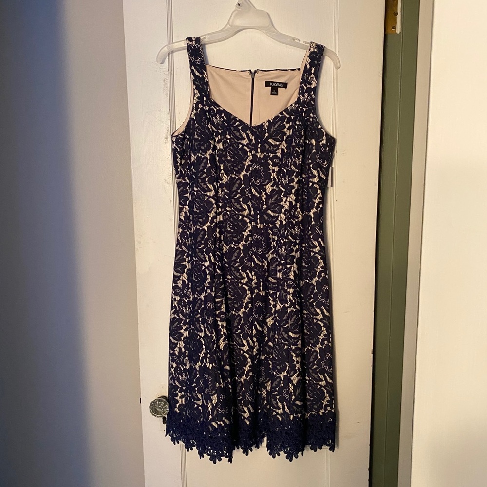 Women’s navy/ cream lace dress.